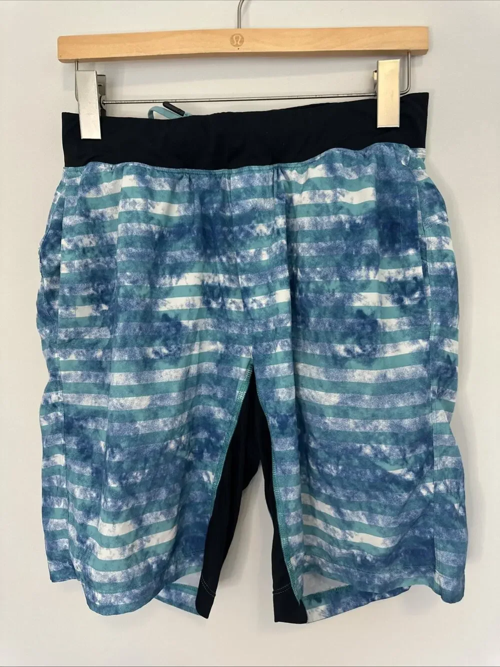 Lululemon Mens Board Shorts Trunks 9” Blue Striped Lined W/ Compression Shorts M